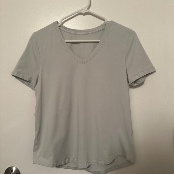 Lululemon Love Tee Short Sleeve V-Neck T-Shirt in Ocean Air - Picture 3 of 6